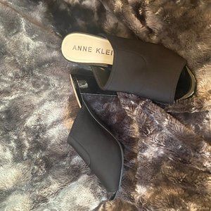 Anne Kelin Pumps